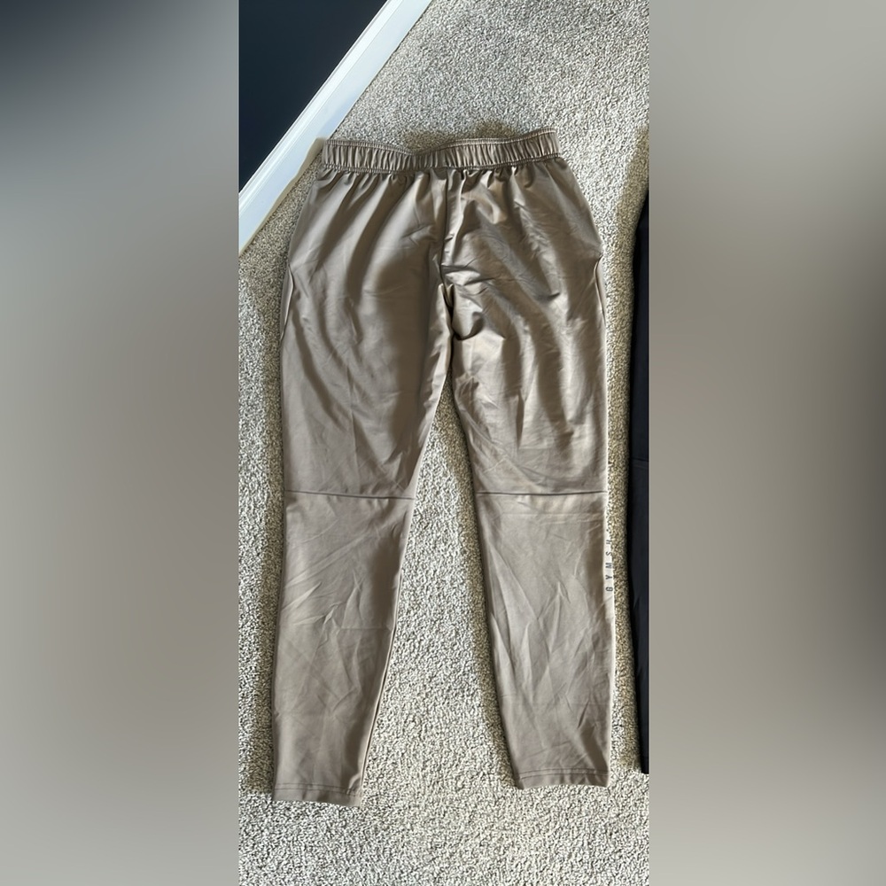 GYMSHARK | Men's Joggers - Picture 3 of 6